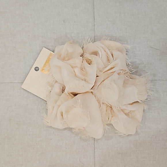 Kitsch Brunch Scrunchie with Frayed Linen Cream - New With Tags!! - Picture 3 of 6